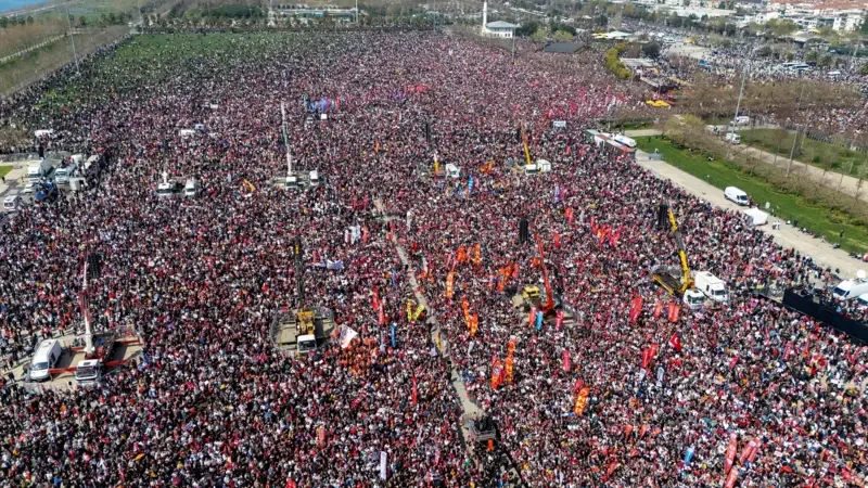 CHP Lideri Özgür Özel Maltepe Mitinginde Duyurdu: İmamoğlu'nun Serbest Bırakılması ve Erken Seçim İçin İmza Kampanyası Başlatılıyor