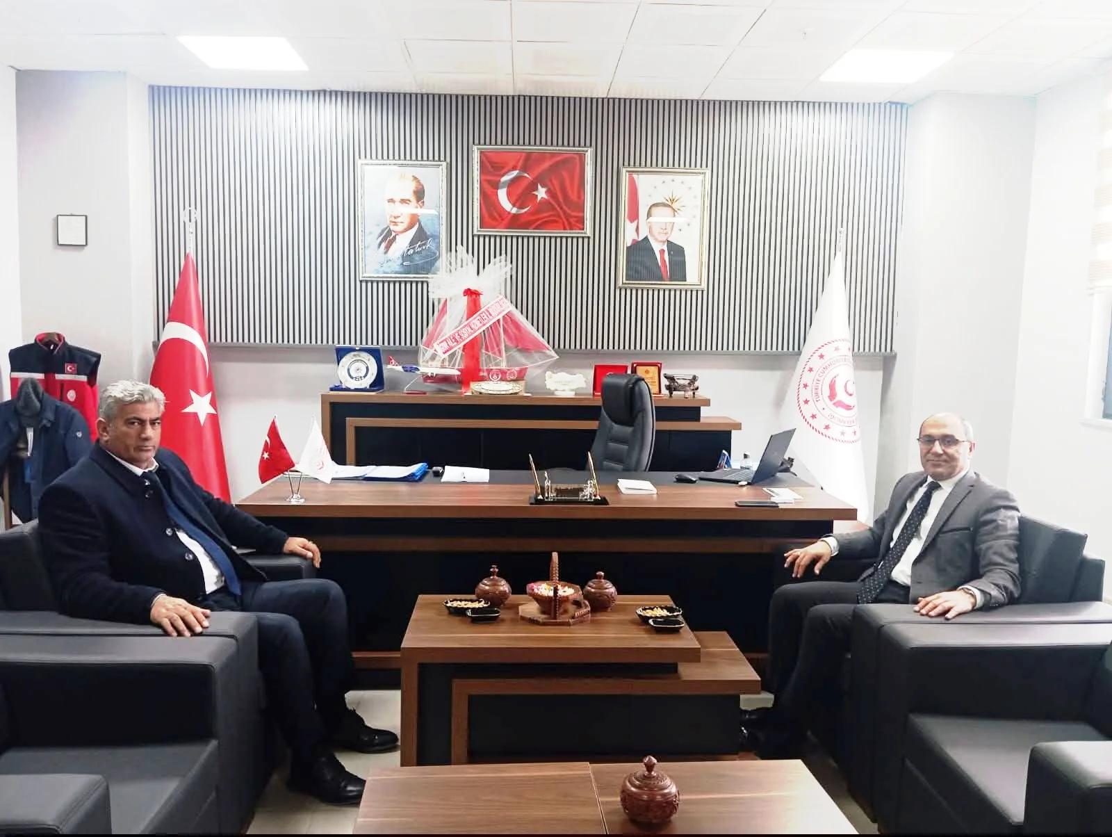 AK Parti Aralık İlçe Başkanı Paşa Şeyran’dan Aile ve Sosyal Hizmetler İl Müdürü Selçuk Akgül’e Ziyaret