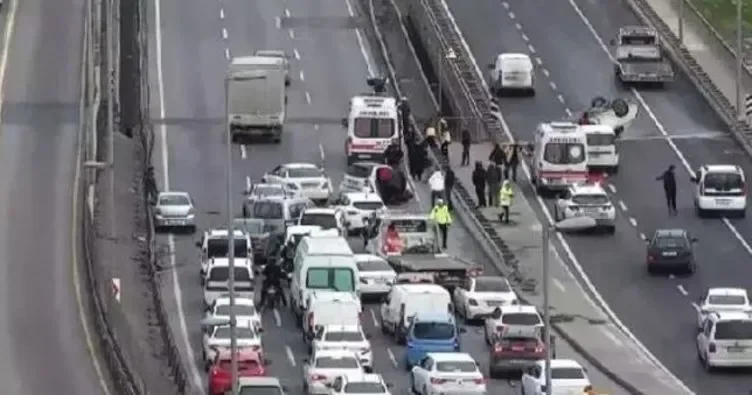 İstanbul Küçükçekmece’de 5 aracın karıştığı zincirleme trafik kazası: 2 yaralı