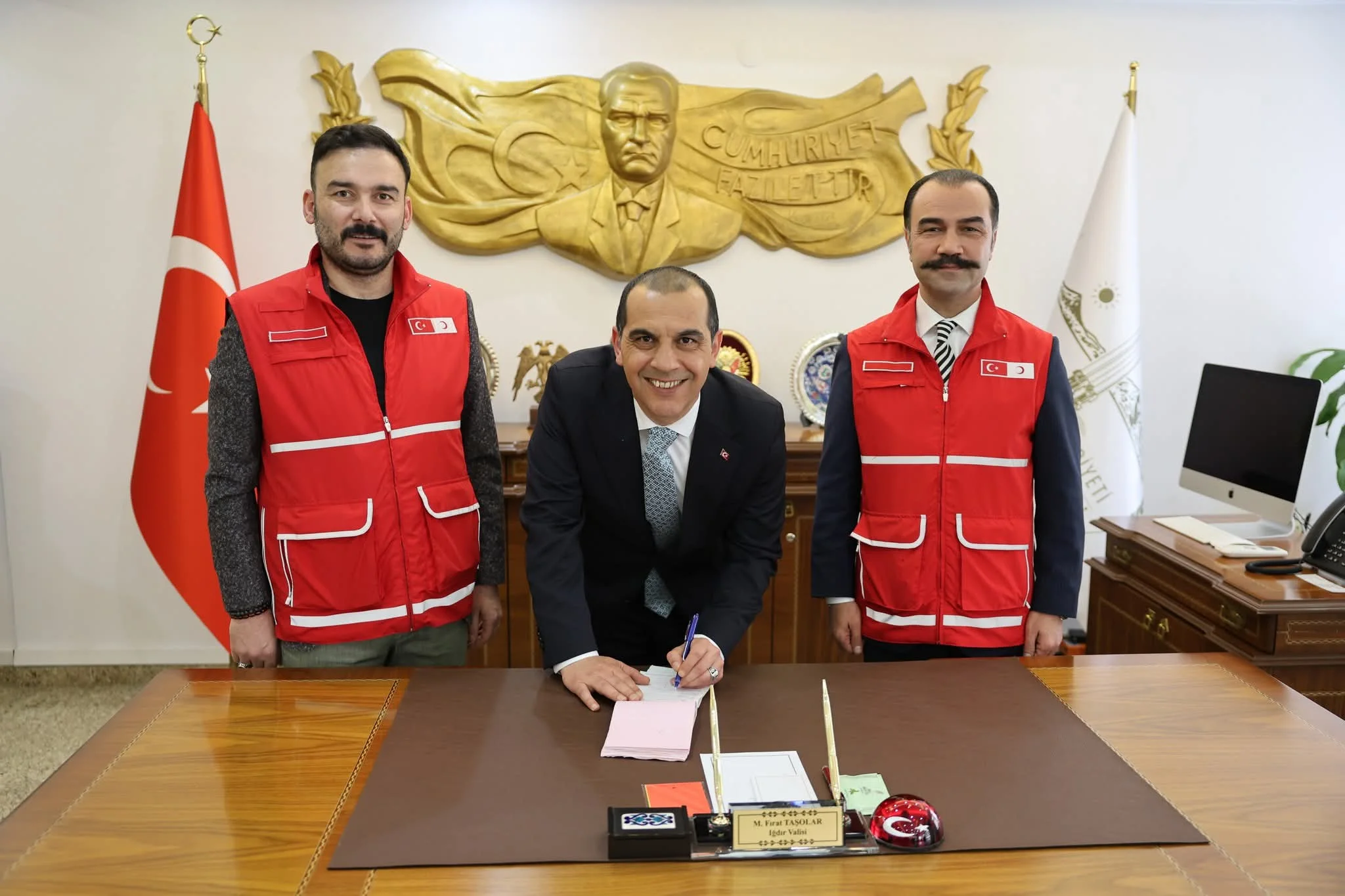 Iğdır Valisi Sayın M. Fırat Taşolar’dan Türk Kızılay’a Anlamlı Kurban Bağışı