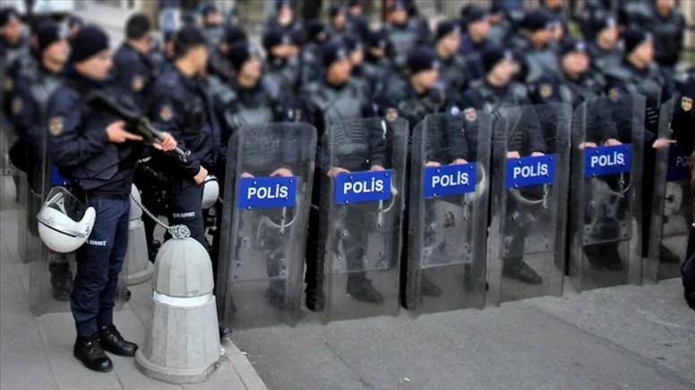 İstanbul'da Gösteri ve Etkinlik Yasağı Uzatıldı, Şehre Giriş Çıkışlara Kısıtlama Getirildi