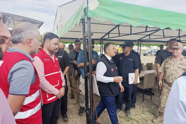 Kızılay Iğdır Şubesi Deprem Tatbikatında Ve Vatandaşlara Çay, Su ve Çorba İkramı