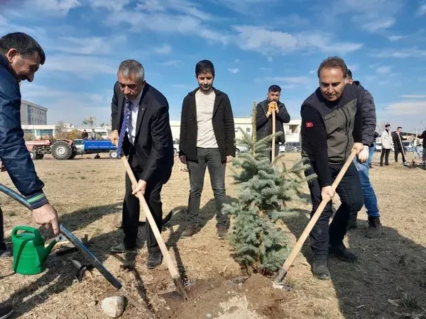Iğdır Hastane Bahçesinde Anlamlı Proje: Fidan Dikimi