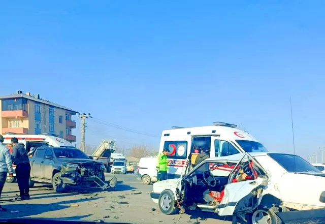 Iğdır’da Feci Trafik Kazası: Pikap ile Otomobil Kafa Kafaya Çarpıştı!