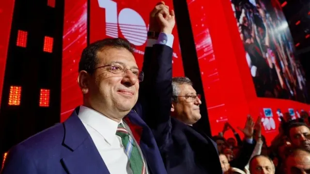 Ekrem İmamoğlu, CHP'nin Cumhurbaşkanlığı Adaylığı İçin Başvurusunu Resmen Yaptı