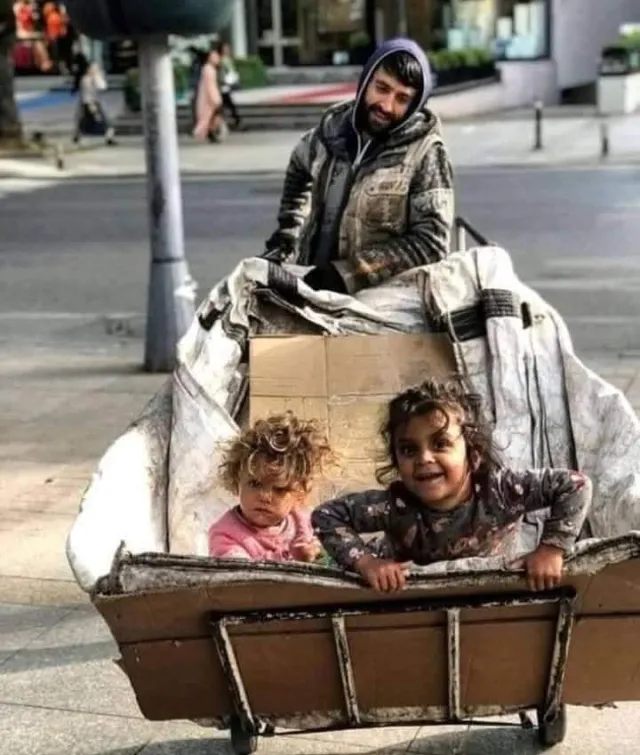 Biz Müslüman falan değiliz. O yüzden her fırsatta "Elhamdülillah" diyerek kendimizi kandırmayalım.