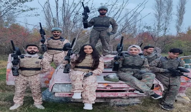 Üniversite Öğrencileri Streslerini Paintball ile Attı
