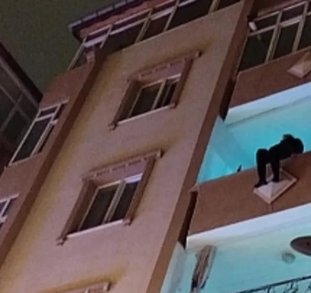 Iğdır'da Bir Kişi Balkondan İnmeye İkna Edildi