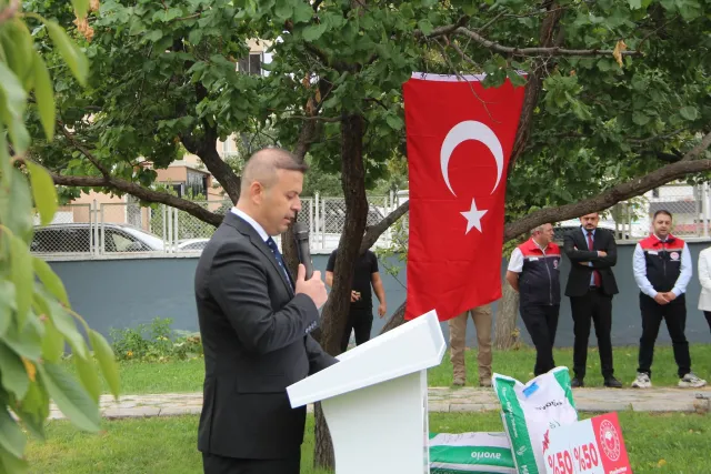 IĞDIR’DA TARIMSAL ÜRETİME DESTEK: 160 ÇİFTÇİYE 40 TON SERTİFİKALI BUĞDAY TOHUMU DAĞITILDI