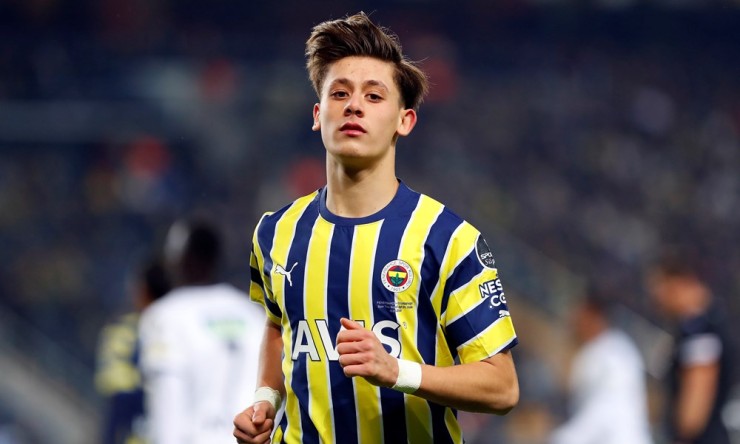 Genç Yıldız Arda Güler ve Fenerbahçe'den Kiralık Giden Omar Fayed, Globe Futbol Ödülleri'nde Yarışıyor!