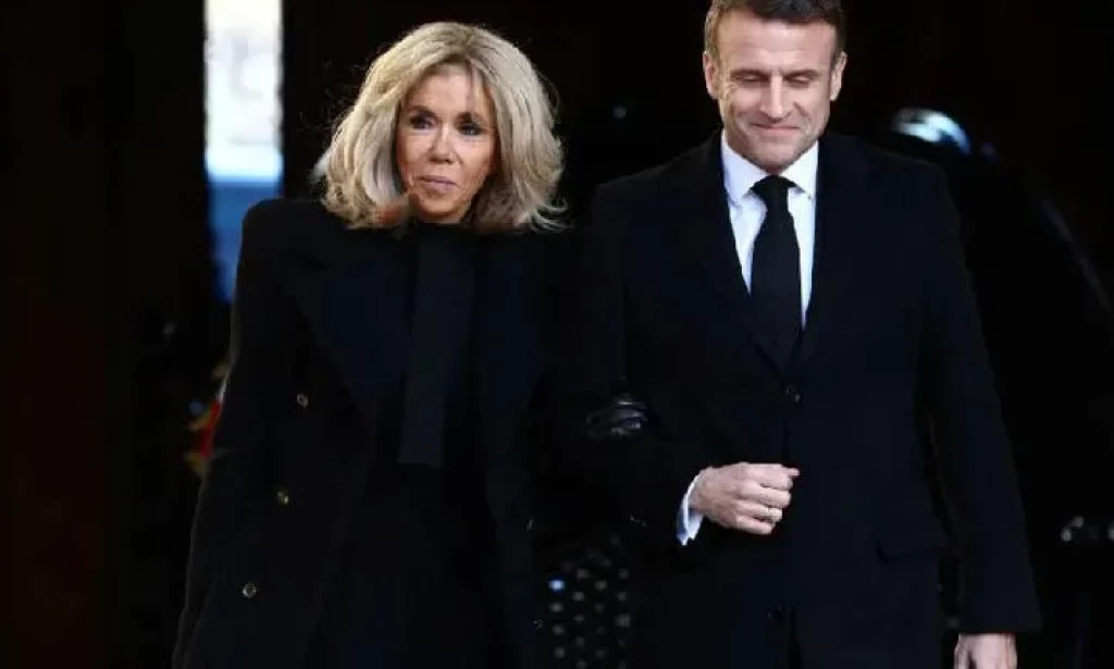 Macron, Eşi Hakkındaki Gerçek Dışı İddiaları Kesin Bir Dille Reddediyor