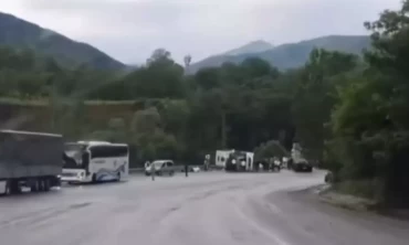 Van'da Feci Kaza: Yolcu Otobüsü ile TIR Çarpıştı, 2 Ölü, 4'ü Ağır 30 Yaralı