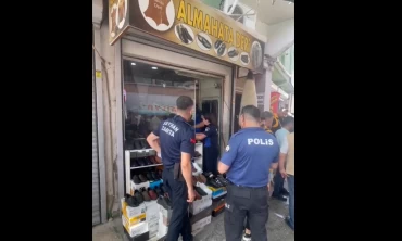 Adana'da Ayakkabıcı Dükkanından Kaçak Eczane Çıktı: Suriyeli Sığınmacılar Üzerindeki Tartışmalar Devam Ediyor