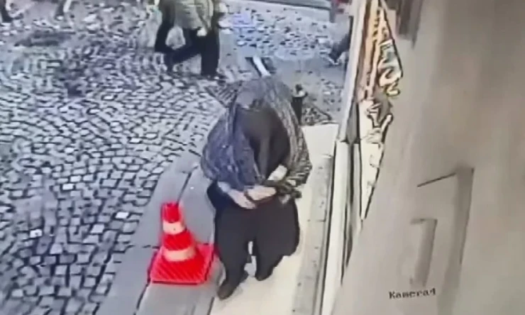 İstanbul'da Döviz Hırsızlığı: Kadın Kılığındaki Şüpheli ve Çok Sayıda Suç Kaydı Şoku