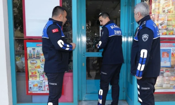 Alanya'da Tarihi Geçmiş Ürün Satan Zincir Marketlere Mühür! Halk Sağlığı İçin Denetimler Sürüyor