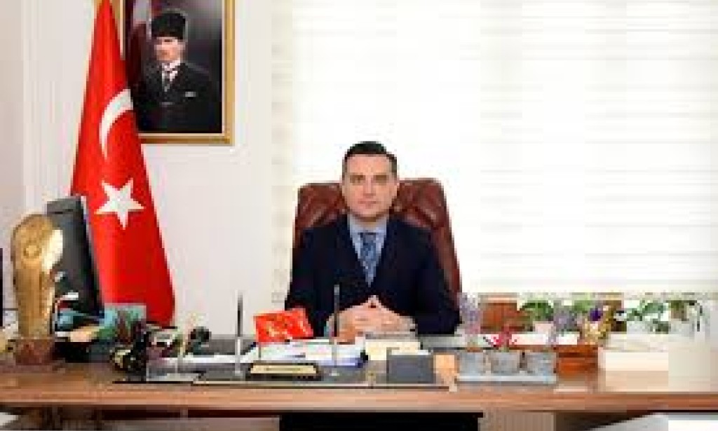 Manisa Vali Yardımcısı Özmen, Yardıma Muhtaçlara Her Derdini Çözüyor