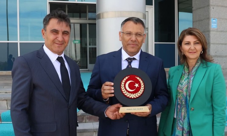 İl Özel İdaremizce Iğdır Üniversitesi Rektörü Prof. Dr. Ekrem Gürel’e Hayırlı Olsun Ziyareti