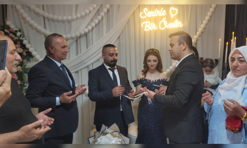 (Videoludur) Mutluluğa İlk Adım: Volkan Kavri ile Eda Nur Karakuş’un Söz ve Yüzük Töreni Gerçekleşti